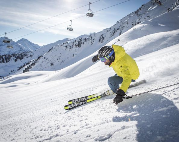 A skier on the ski slope