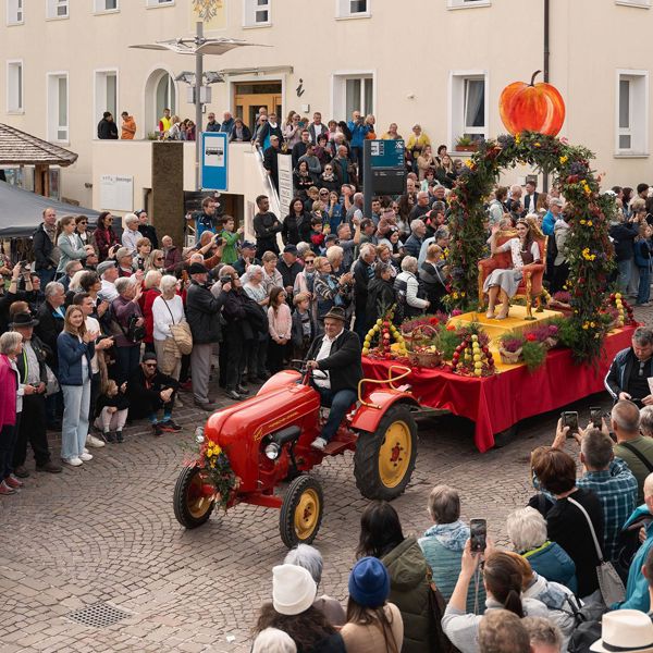 natz-schabs-apfelfest-2024-umzug